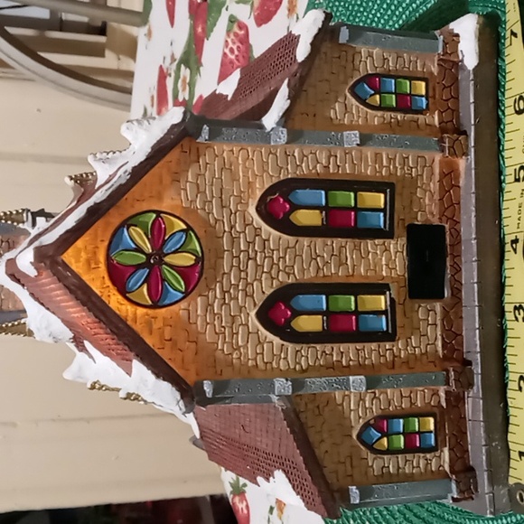 COLLECTIBLE LIGHTED PORCELAIN CHURCH  VILLAGE - Picture 6 of 13